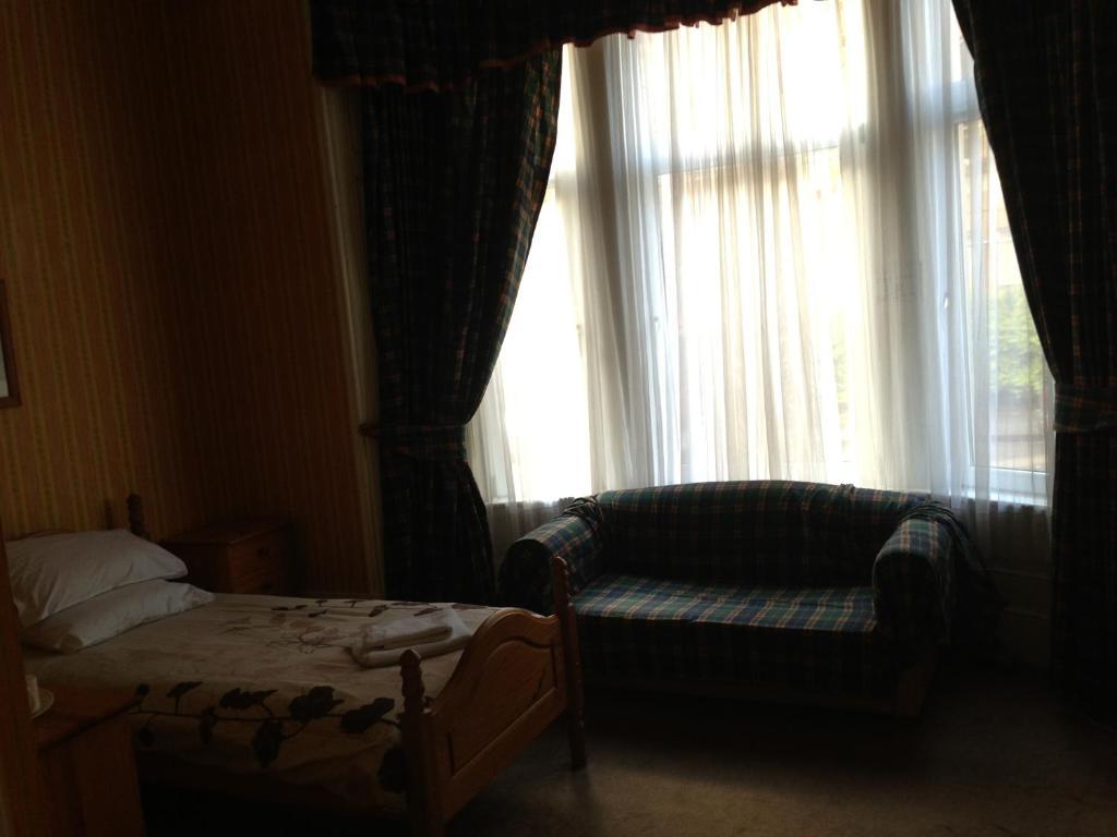 OYO Beersbridge Lodge Glasgow Eksteriør billede